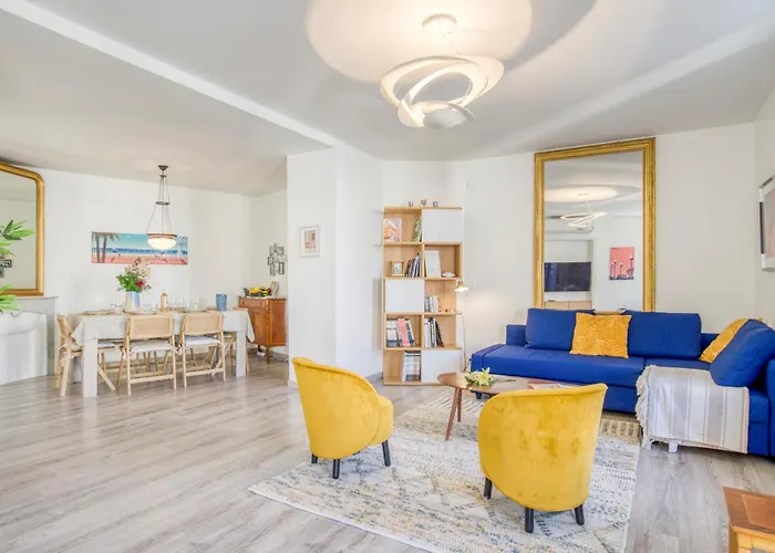 Sublime, Modern, Balconies, A/C, Refurbished