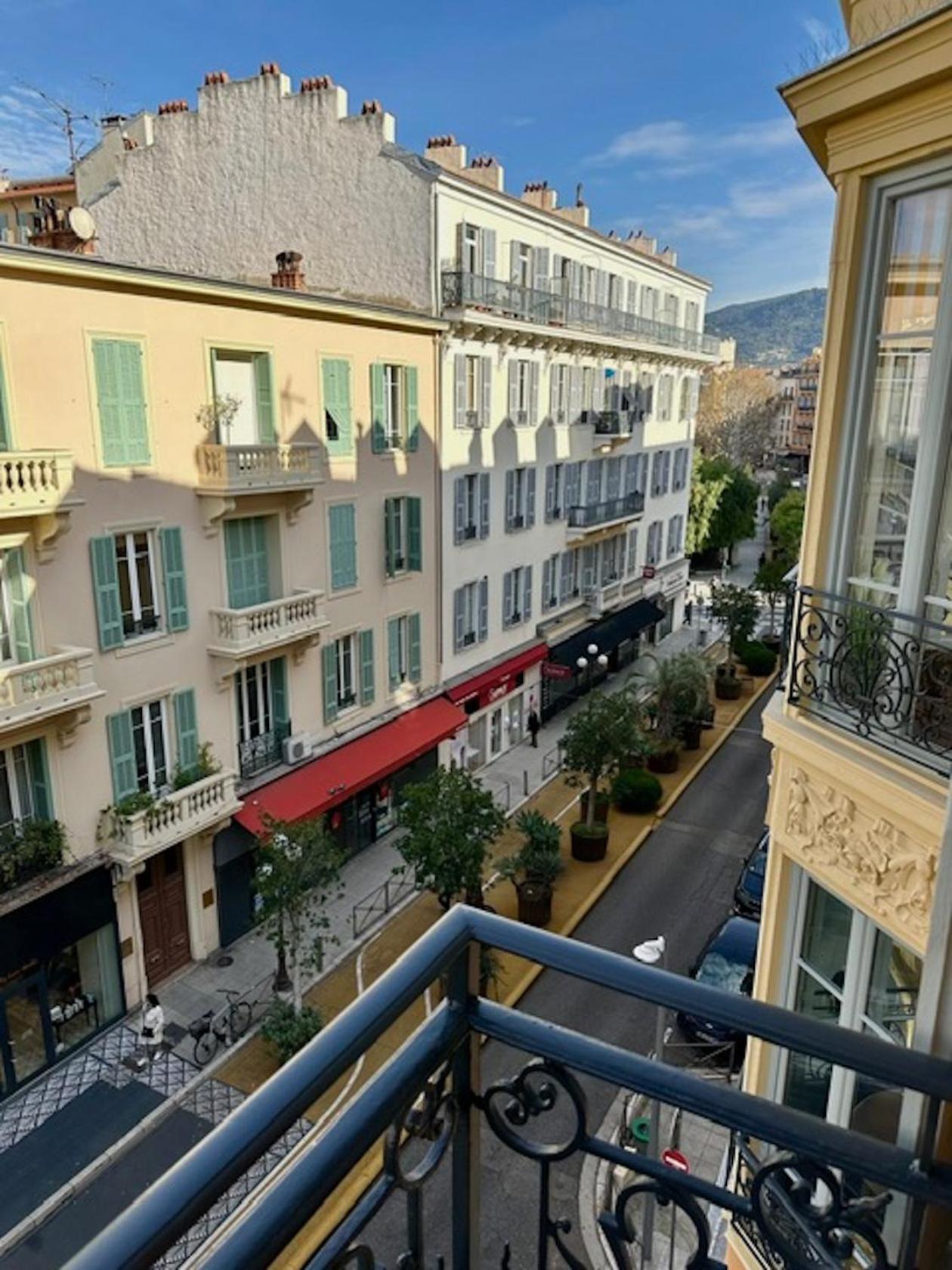 Sublime, Modern, Balconies, A/c, Refurbished * Nice