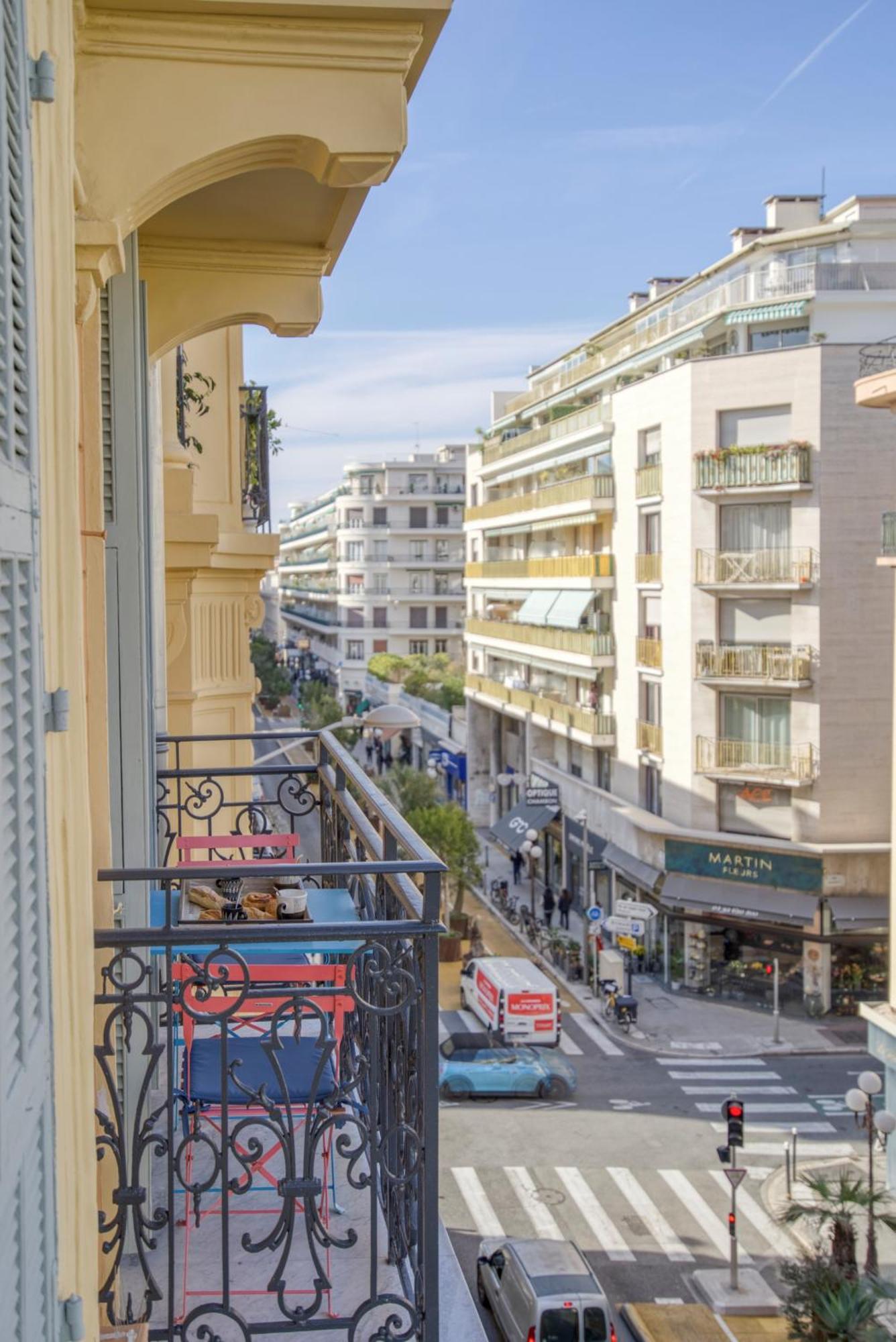Apartment Sublime, Modern, Balconies, A/c, Refurbished *