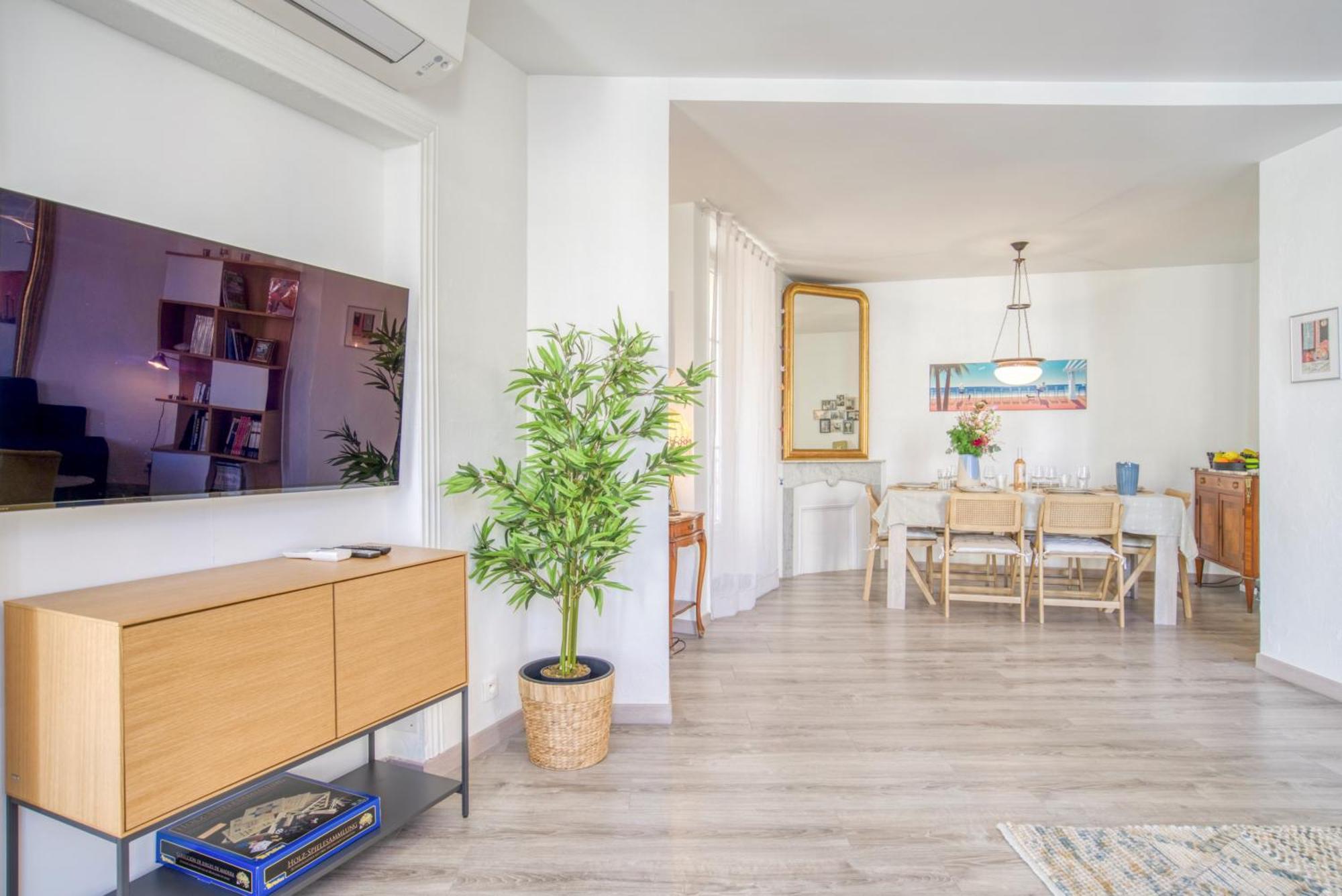 Sublime, Modern, Balconies, A/c, Refurbished Apartment