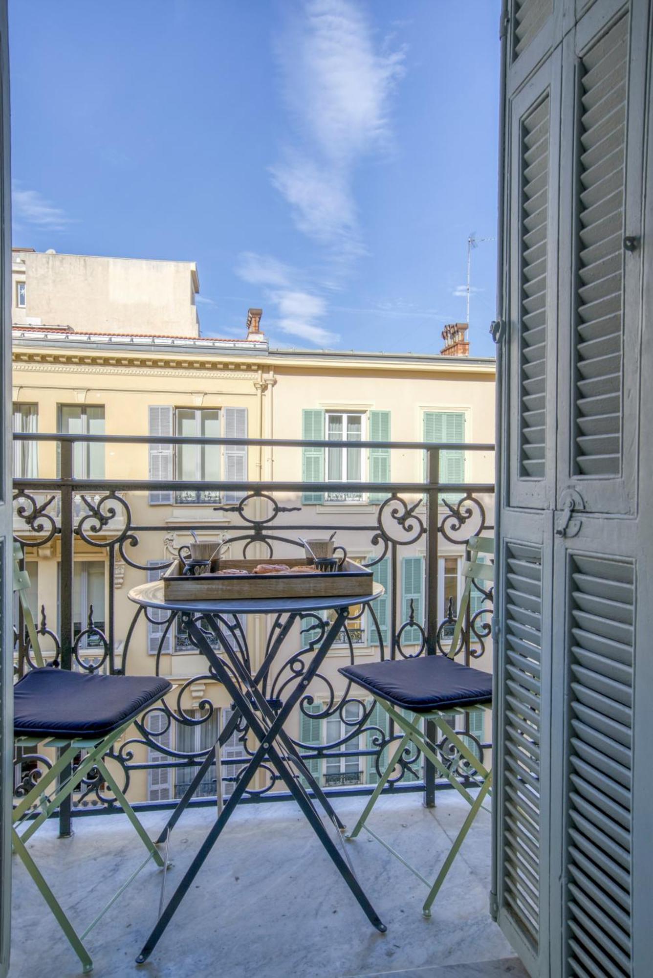 Apartment Sublime, Modern, Balconies, A/c, Refurbished *