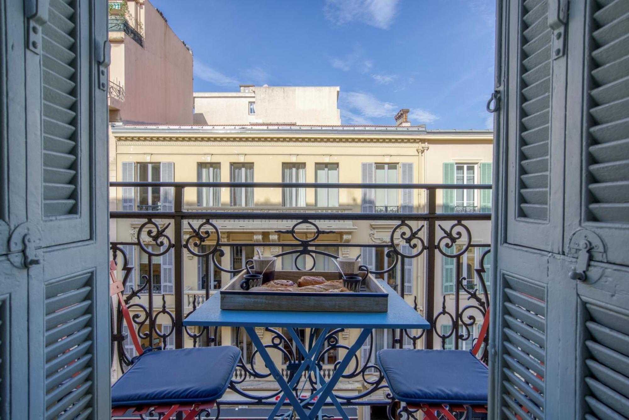 Sublime, Modern, Balconies, A/c, Refurbished Apartment