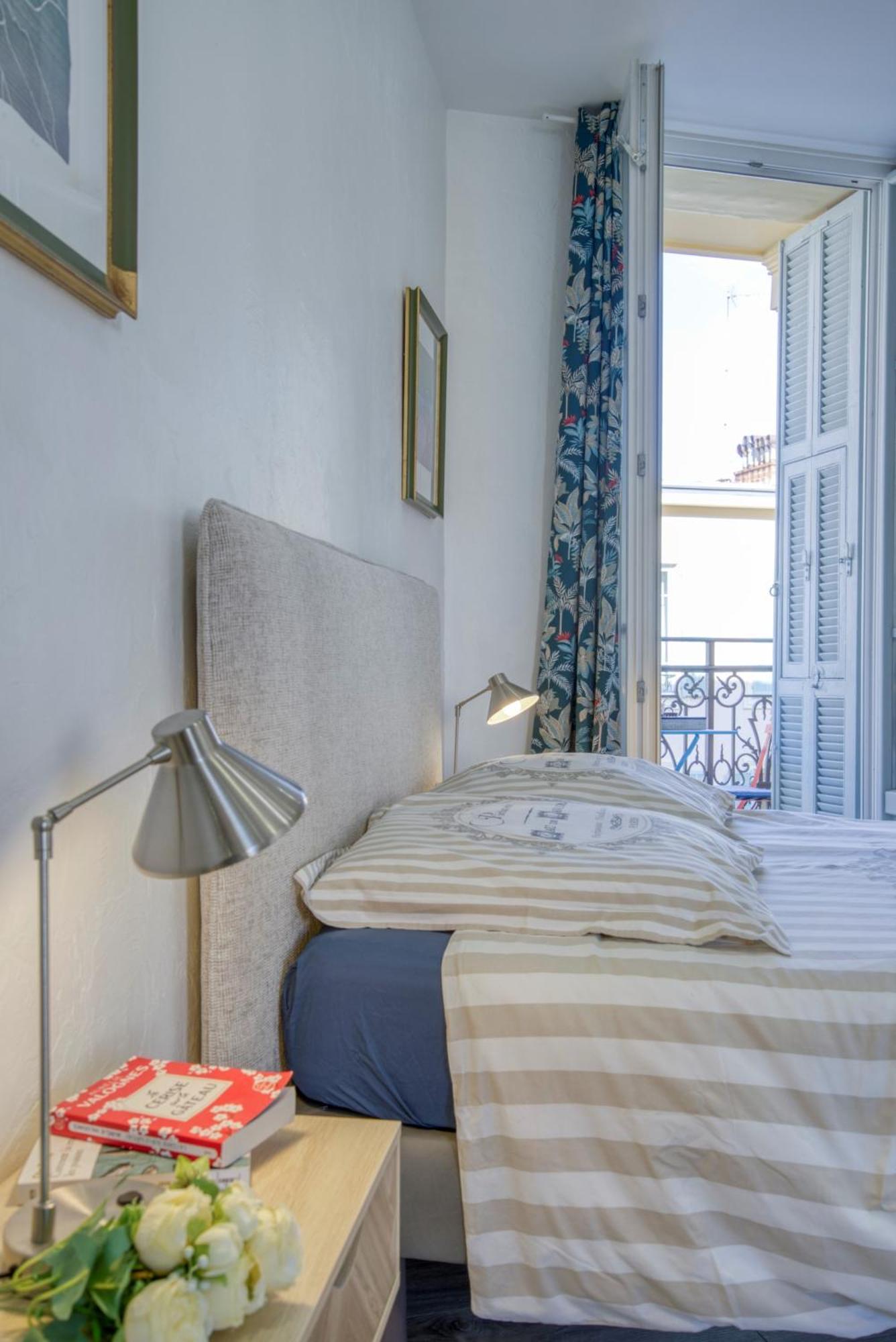 Sublime, Modern, Balconies, A/c, Refurbished *