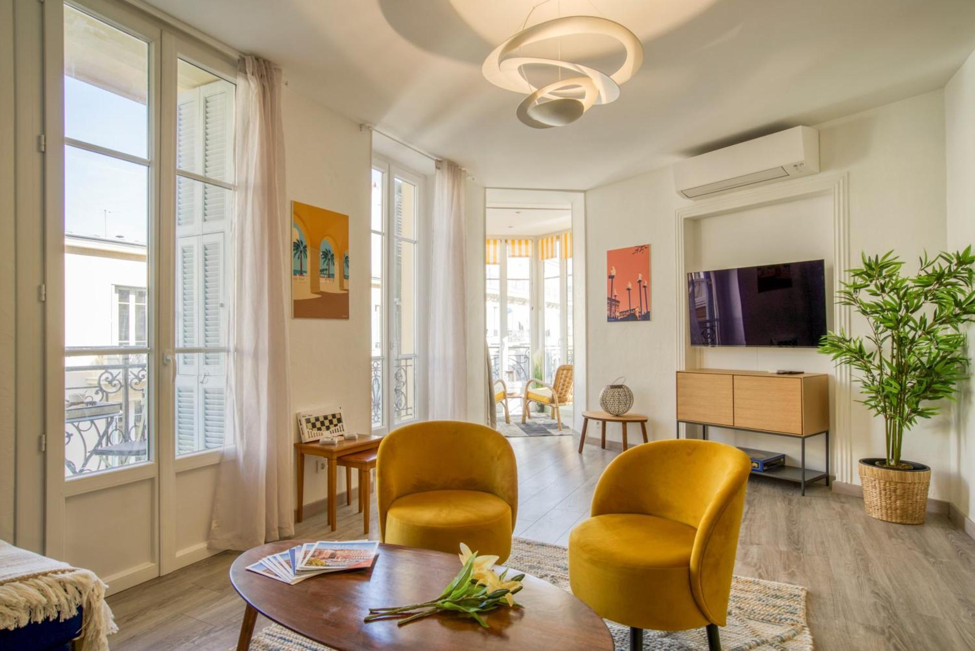 Sublime, Modern, Balconies, A/c, Refurbished Apartment Nice