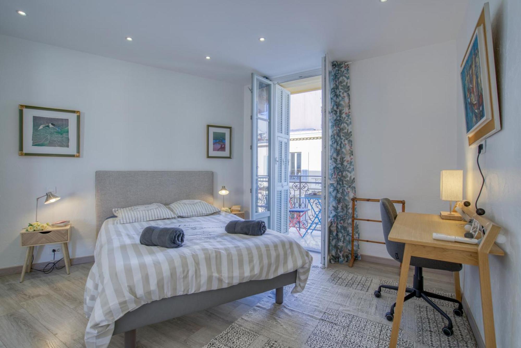 Sublime, Modern, Balconies, A/c, Refurbished * Nice