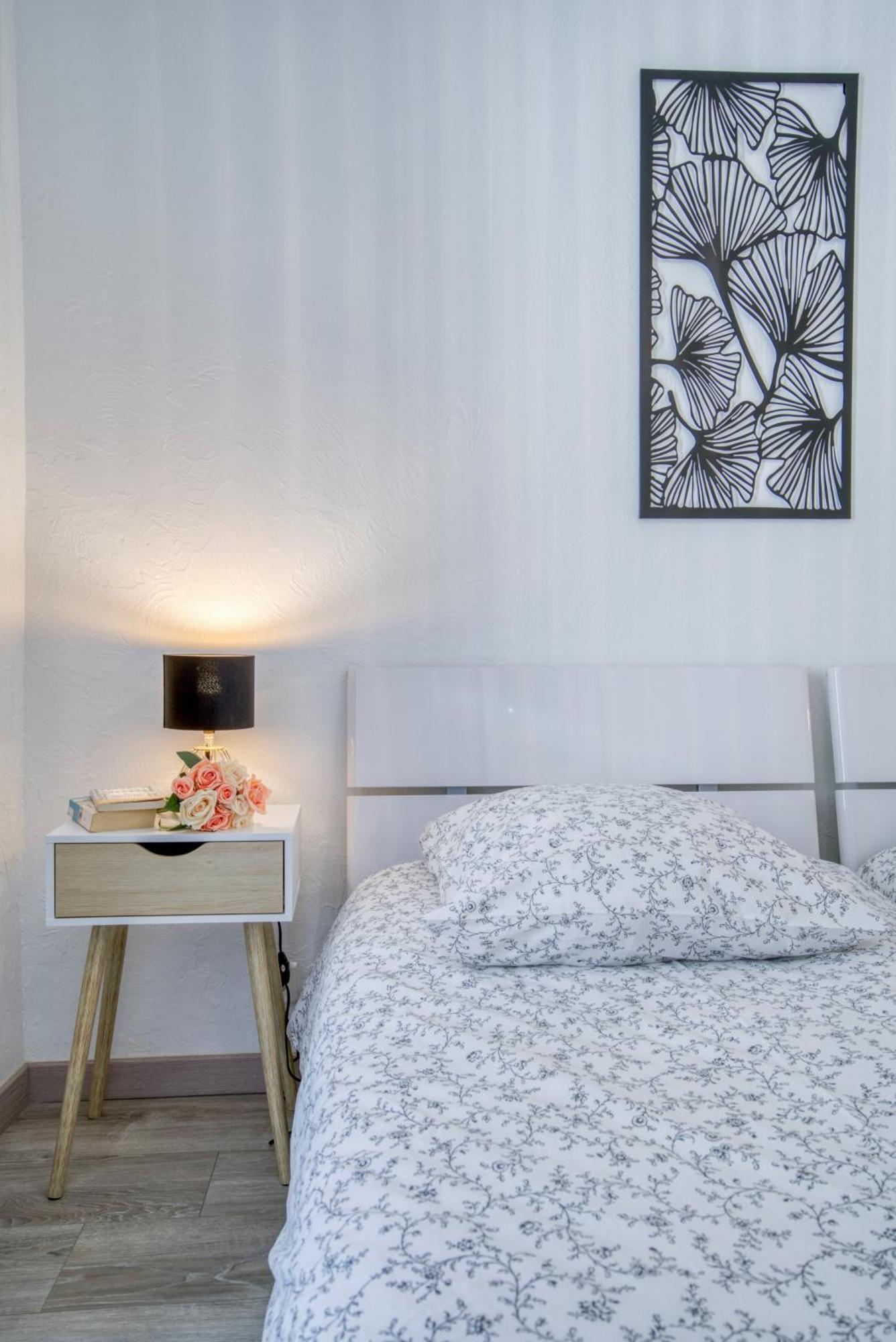 Sublime, Modern, Balconies, A/c, Refurbished *